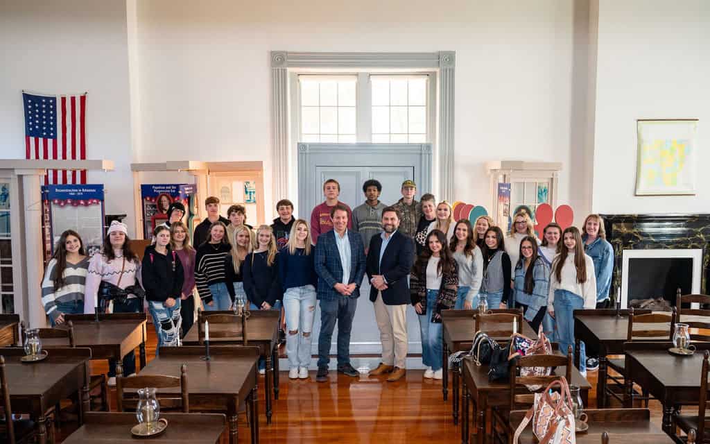 20251112 KM ARStrong Politicians 010