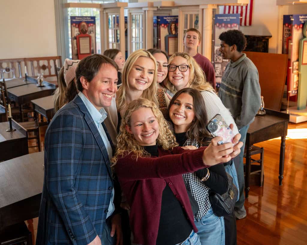 20251112 KM ARStrong Politicians 015