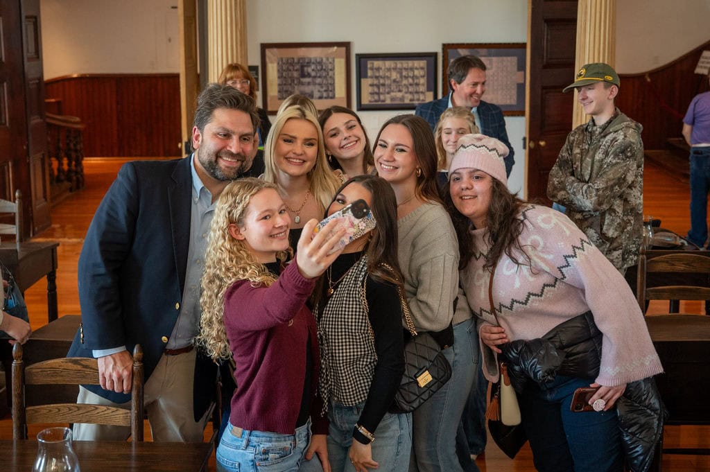 20251112 KM ARStrong Politicians 016