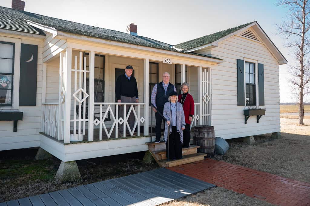 20260209 KM ARStrong JRCash 006